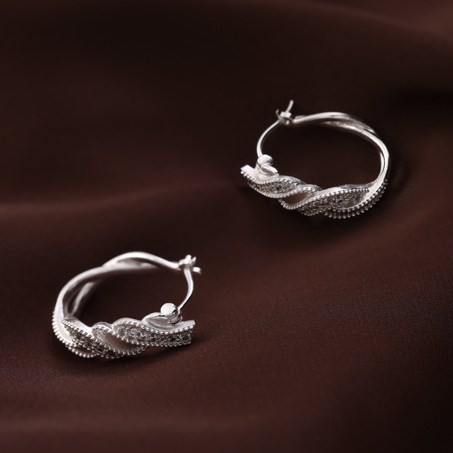 【最終値下げ】【箱付き美品】PANDORA ツイストデザインフープピアス ツイストリボン フープピアス – ARSIS