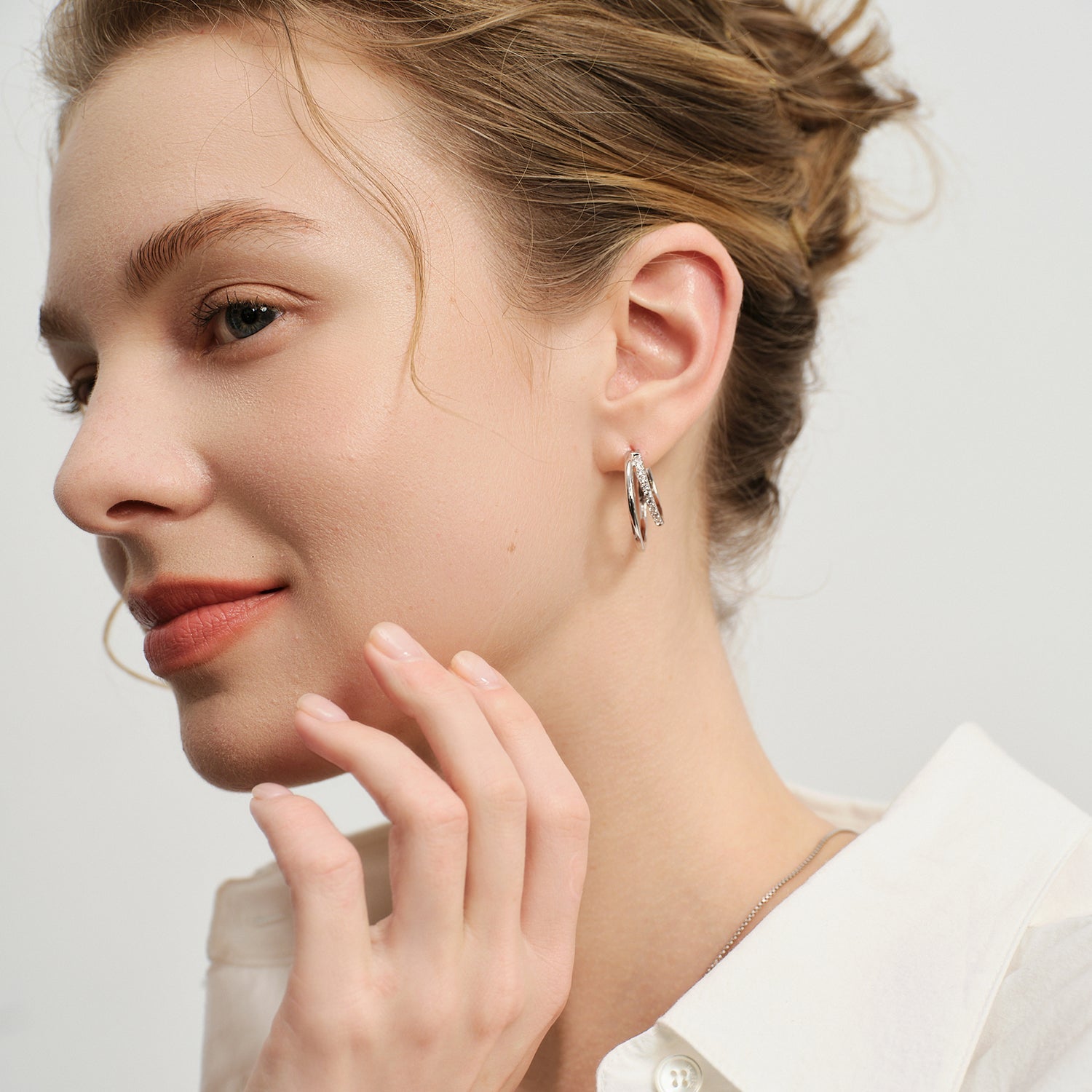 Lucia Pavé ミディアムフープピアス – ARSIS