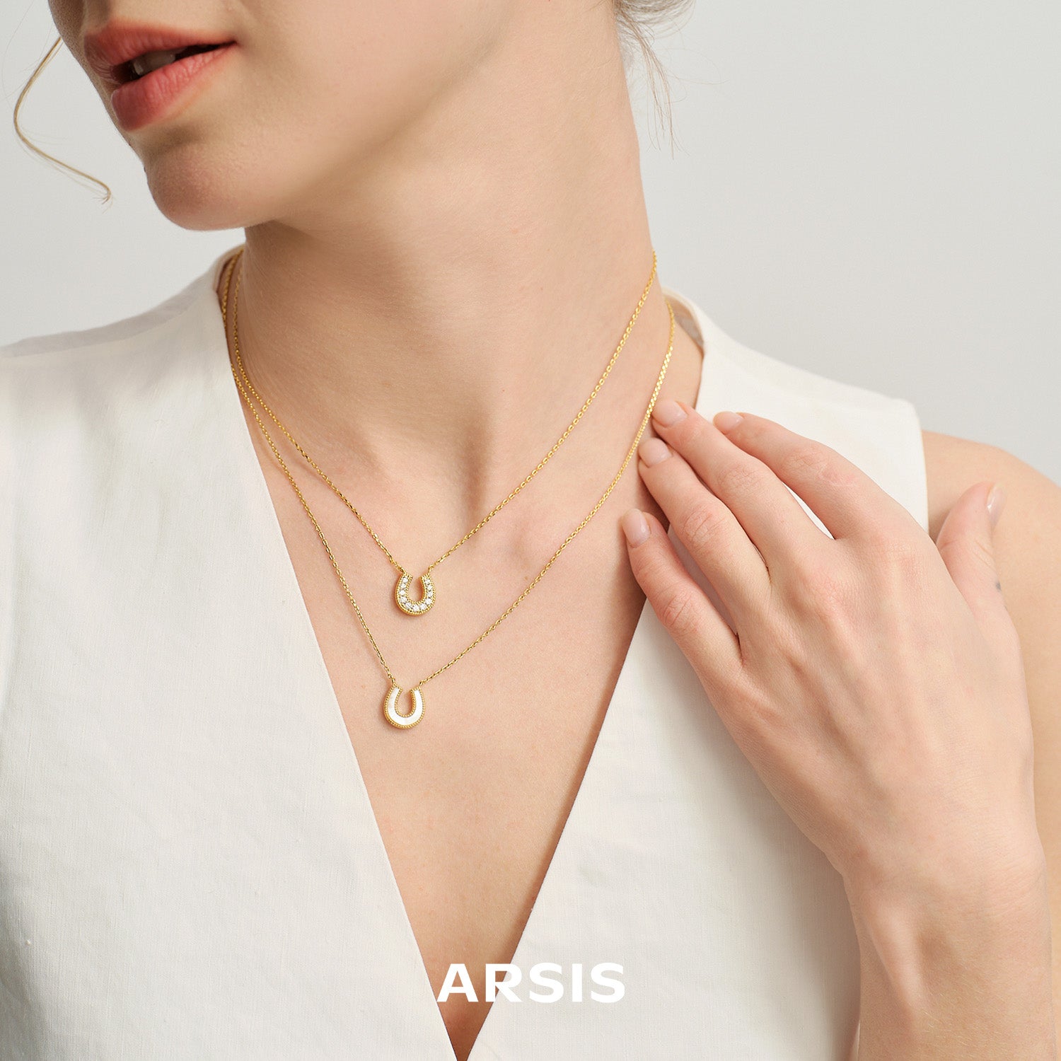 幸運モチーフ 2WAY クラフテッドホースシューネックレス – ARSIS