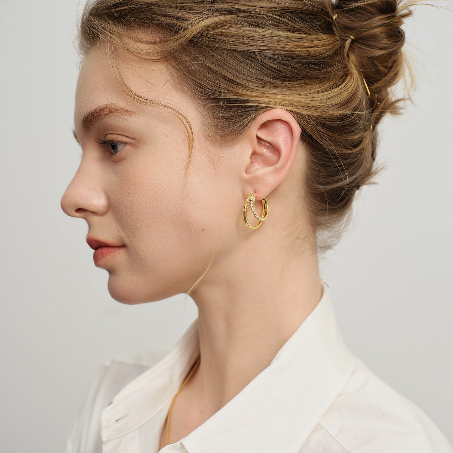 Lucia Pavé ミディアムフープピアス – ARSIS