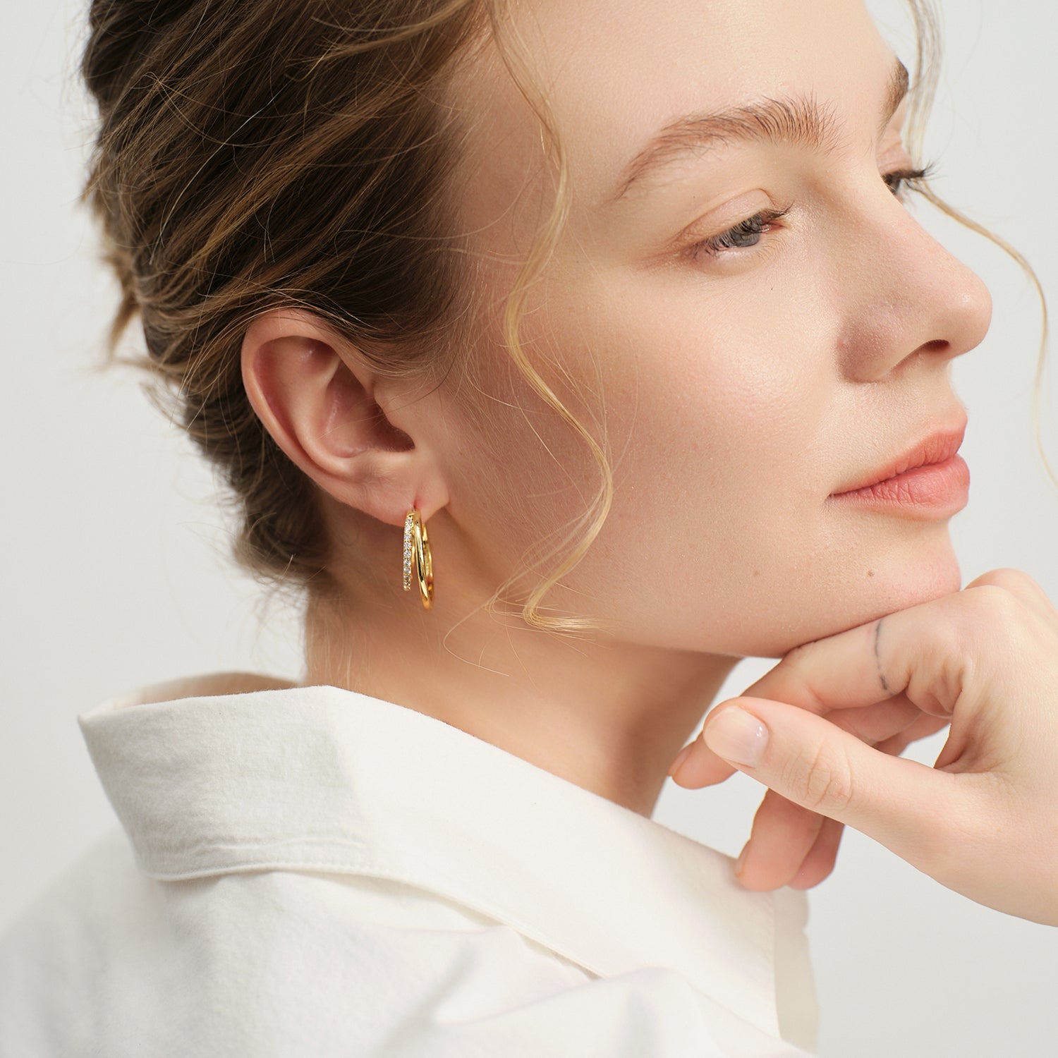 Lucia Pavé ミディアムフープピアス – ARSIS